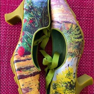 Painted Floral  Pumps by Camper Size 38 (8).